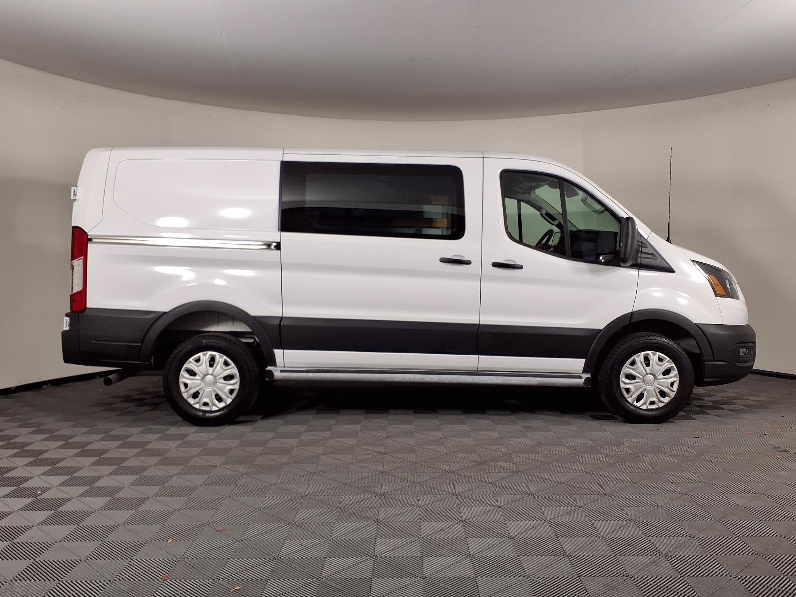 2025 Ford Transit-250 T-250 130" Low Rf 9070 GVWR RWD