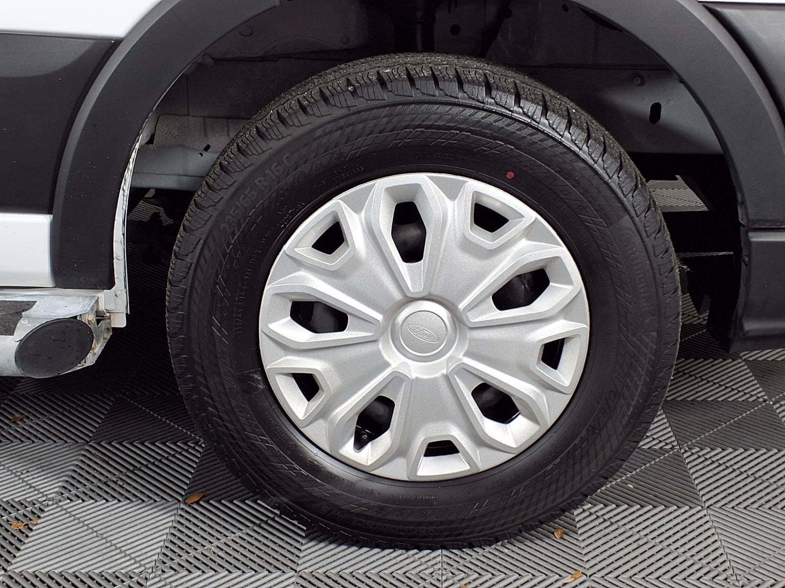 2025 Ford Transit-250 T-250 130" Low Rf 9070 GVWR RWD