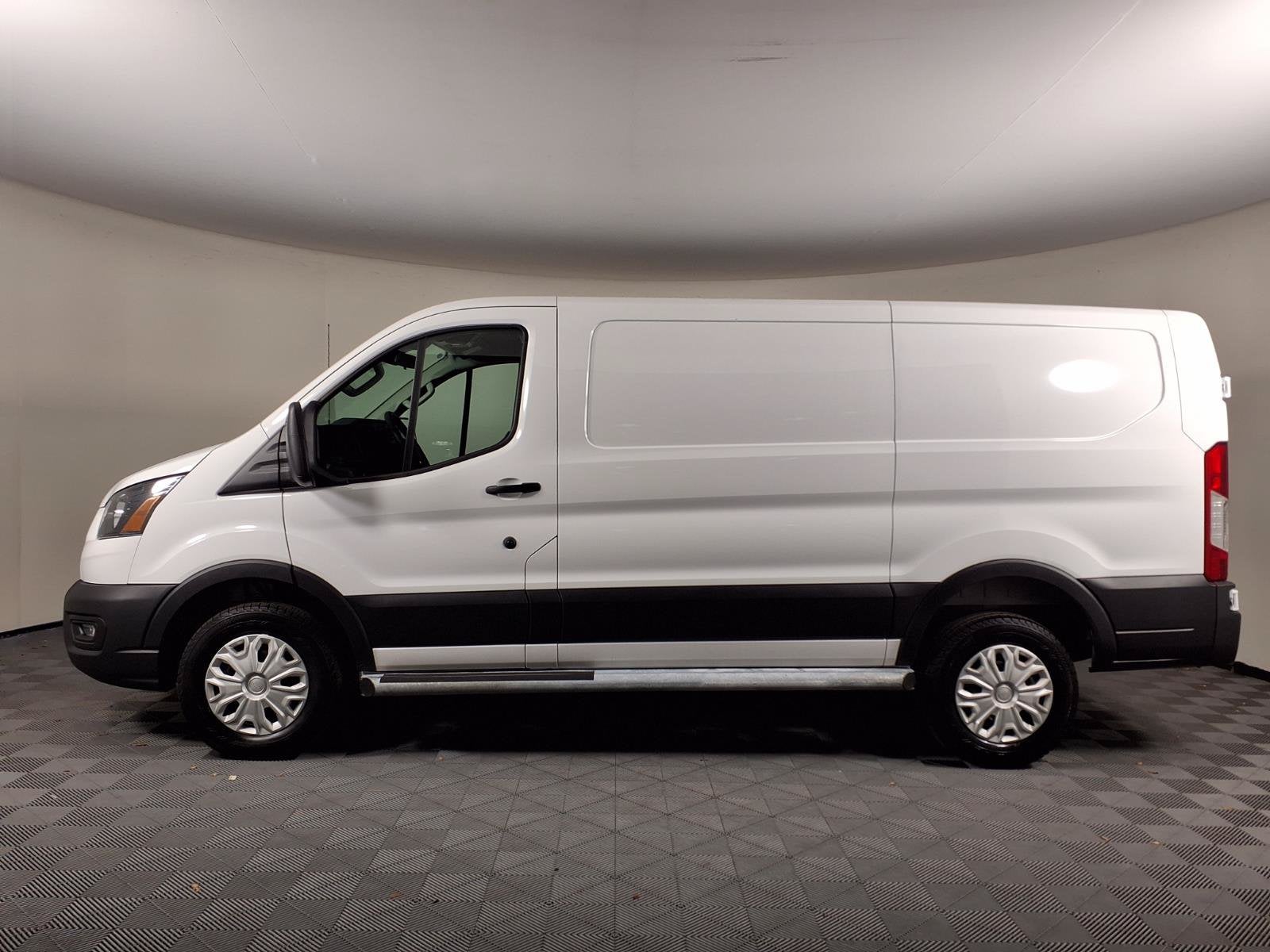 2025 Ford Transit-250 T-250 130" Low Rf 9070 GVWR RWD