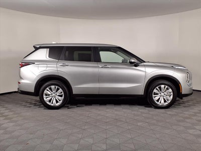 2026 Mitsubishi Outlander ES