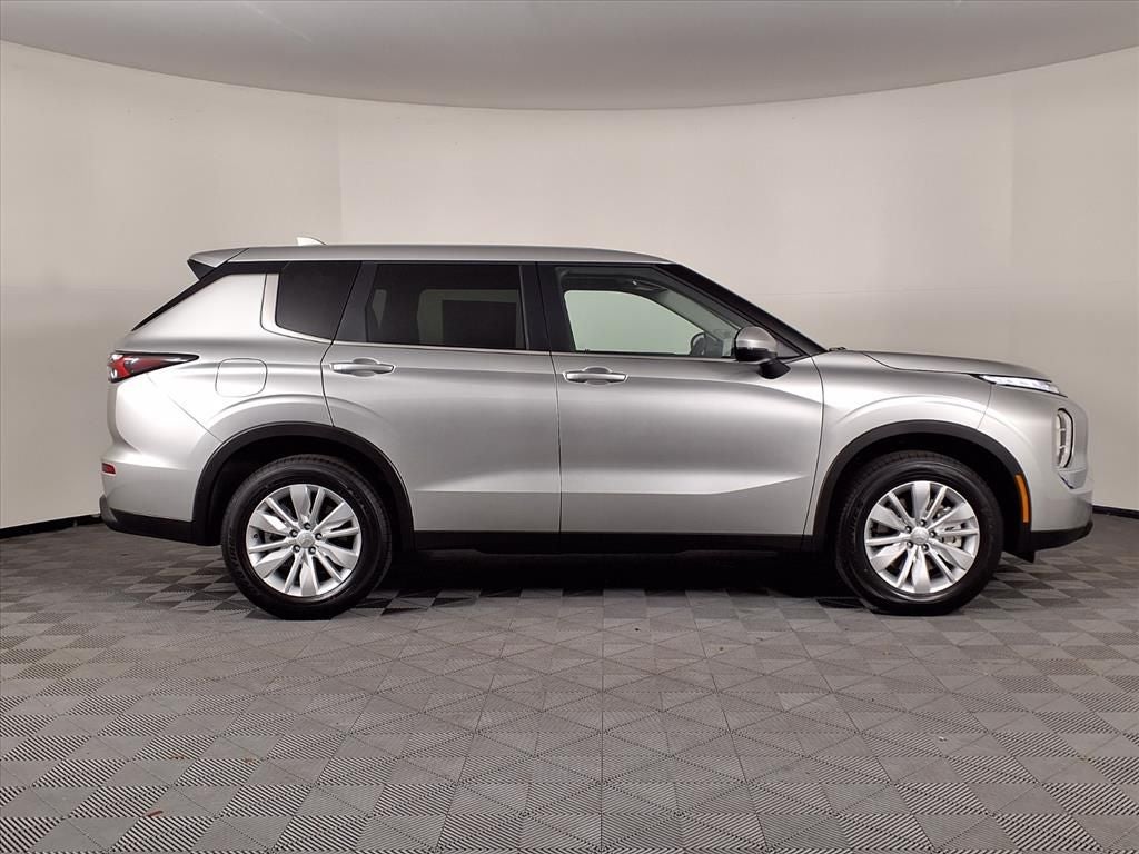 2026 Mitsubishi Outlander ES