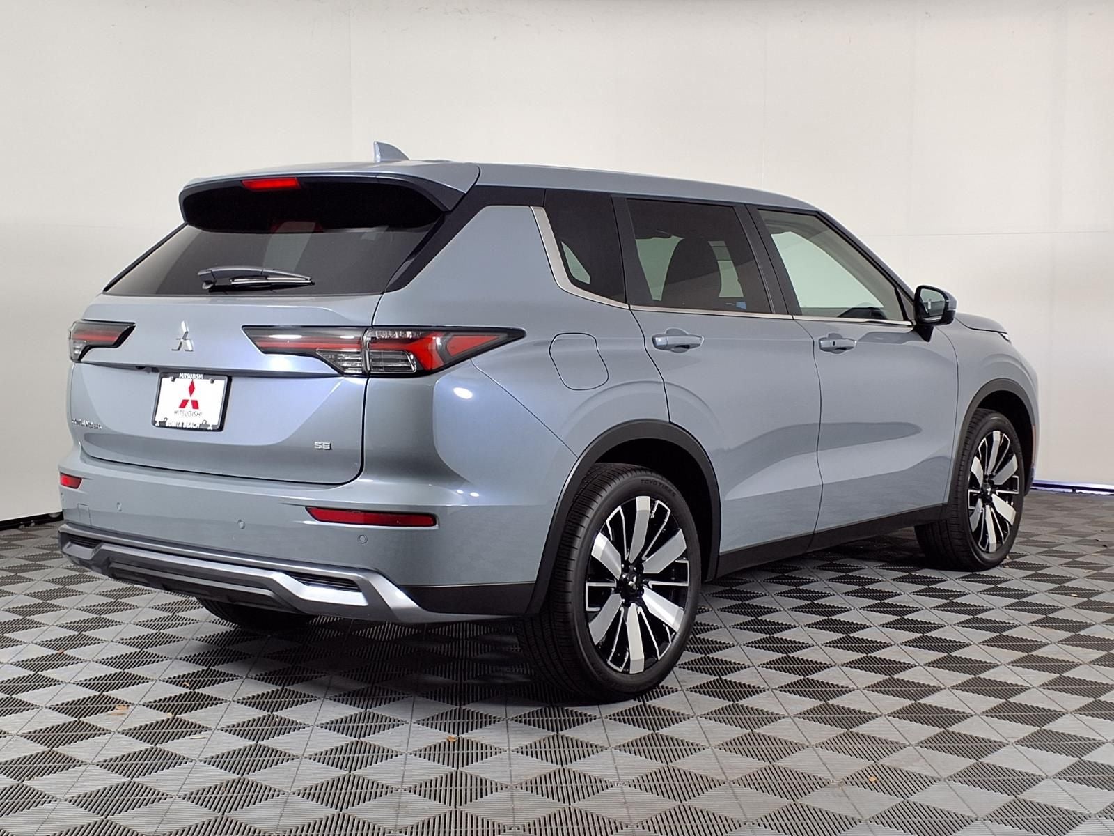2026 Mitsubishi Outlander SE