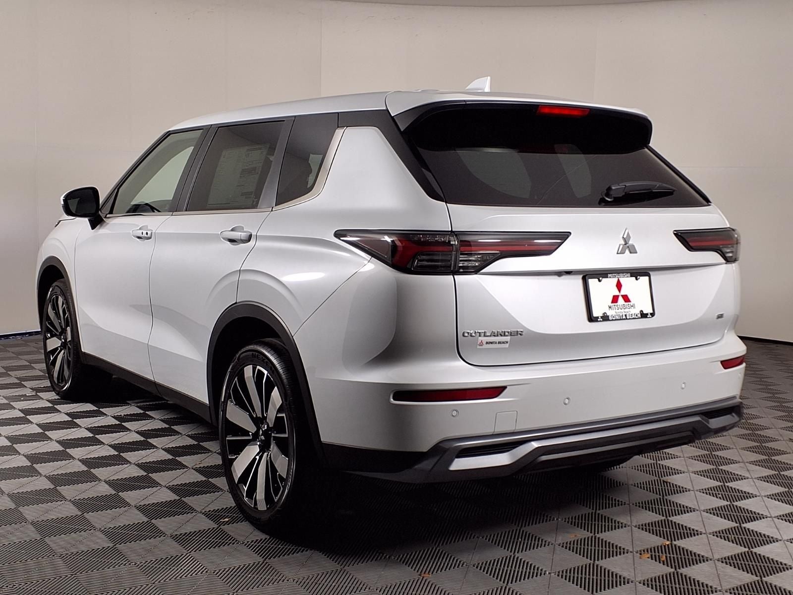 2026 Mitsubishi Outlander SE