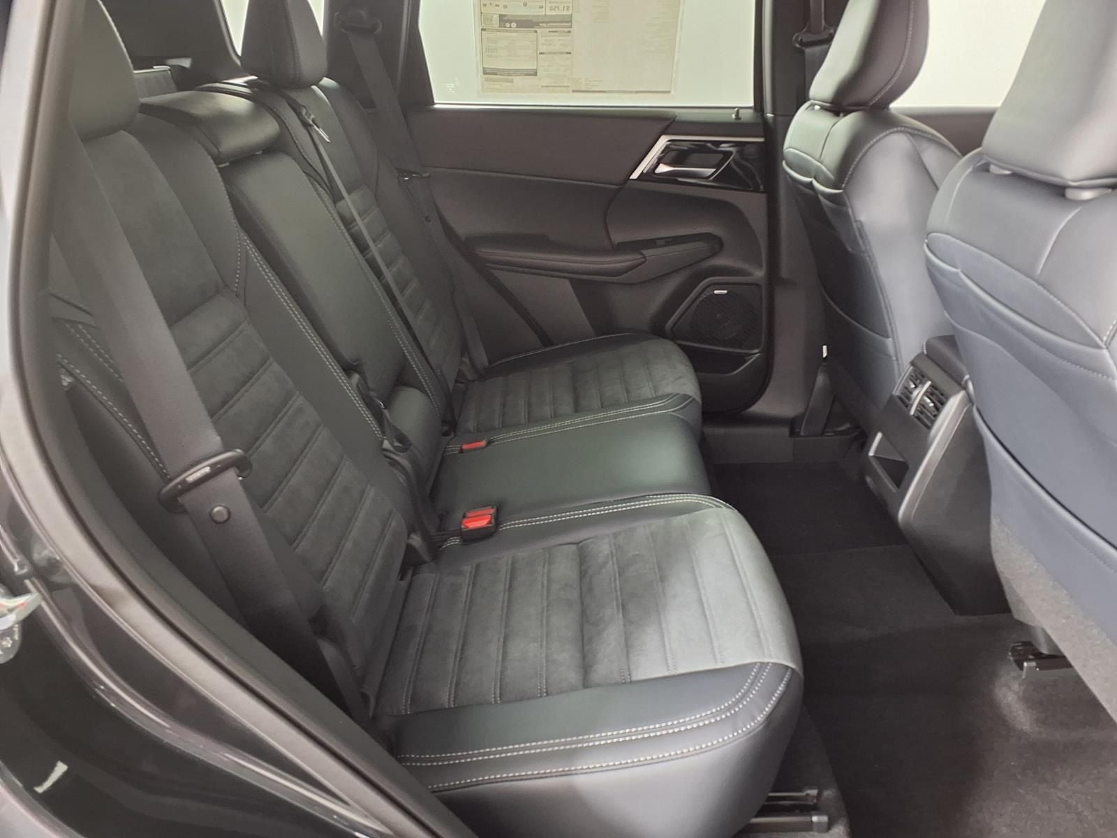 2026 Mitsubishi Outlander LE