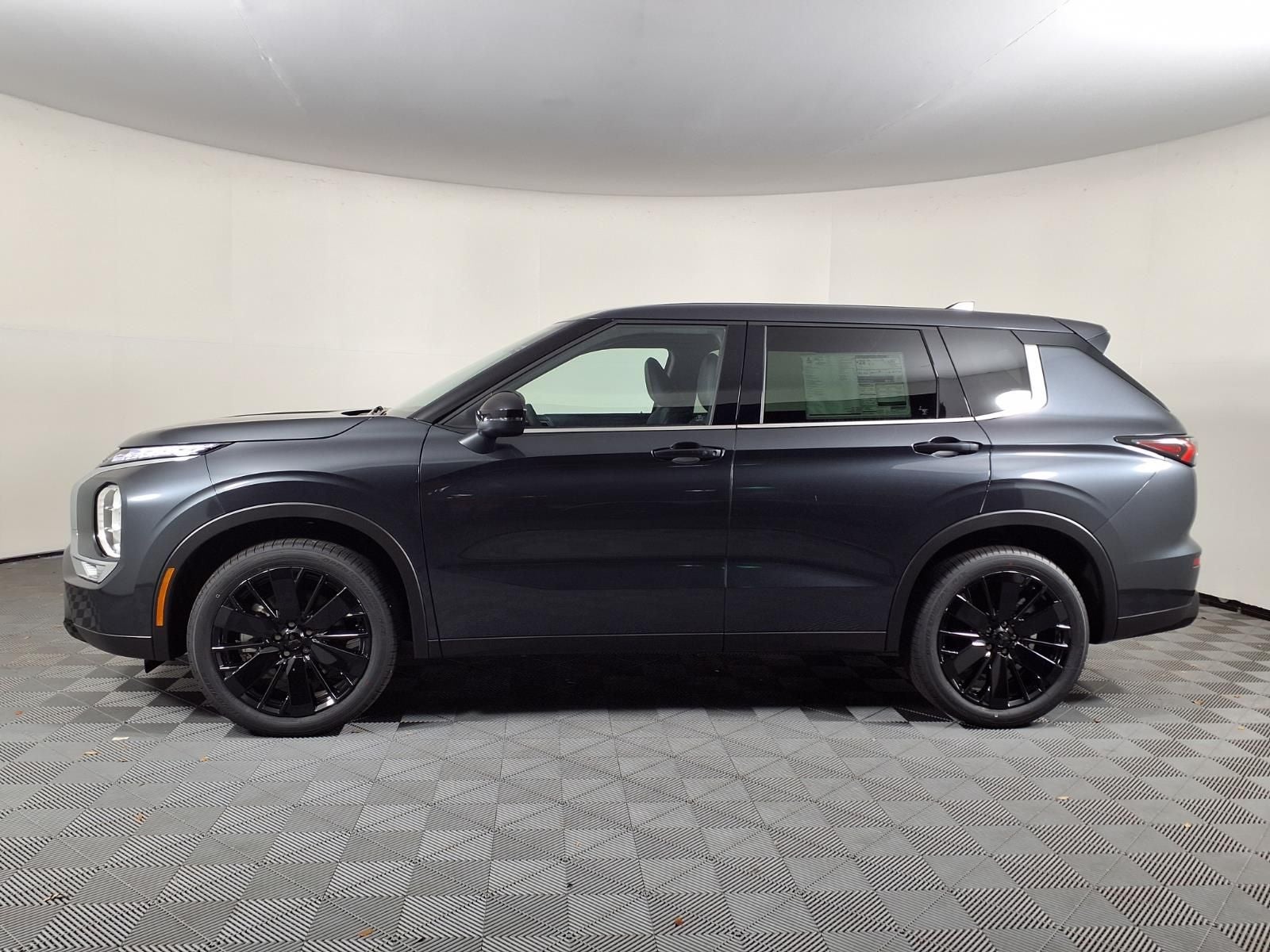 2026 Mitsubishi Outlander LE
