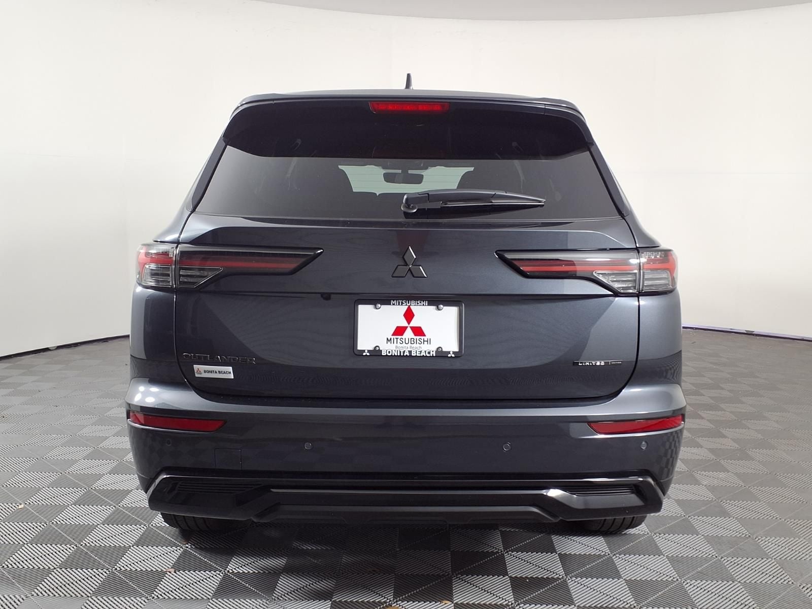 2026 Mitsubishi Outlander LE
