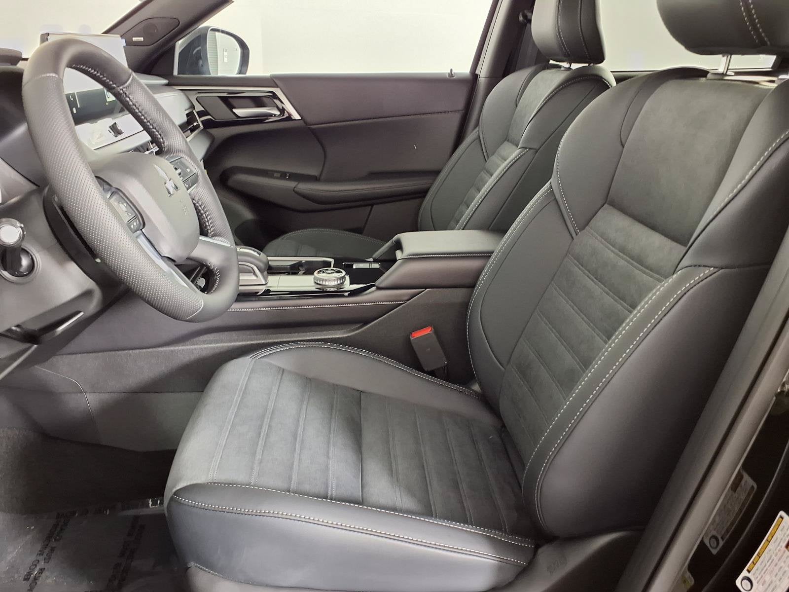 2026 Mitsubishi Outlander LE
