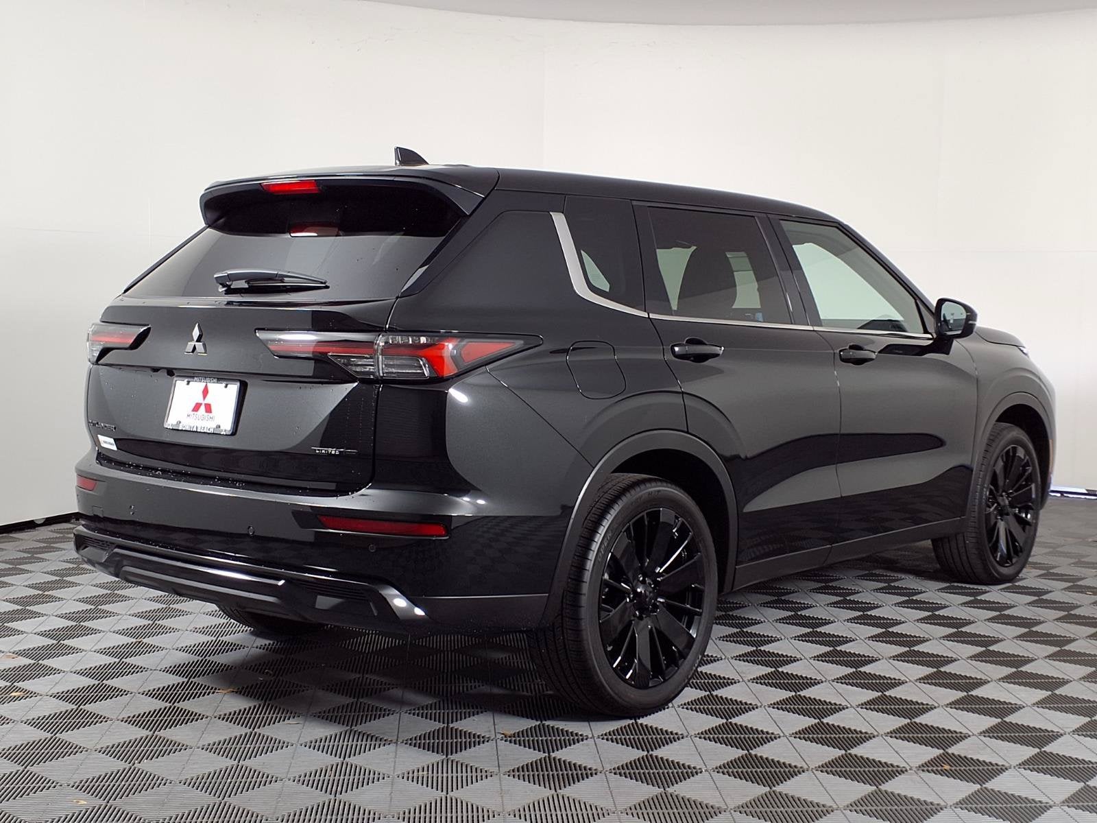 2026 Mitsubishi Outlander LE