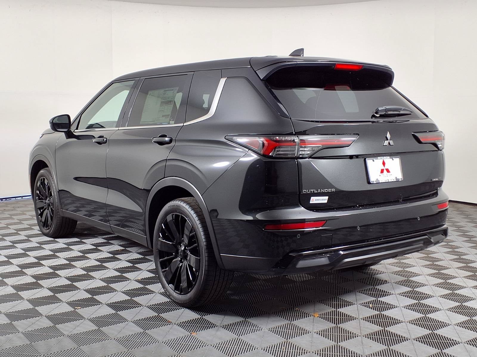 2026 Mitsubishi Outlander LE