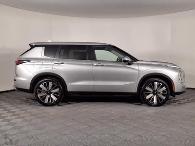 2026 Mitsubishi Outlander SE