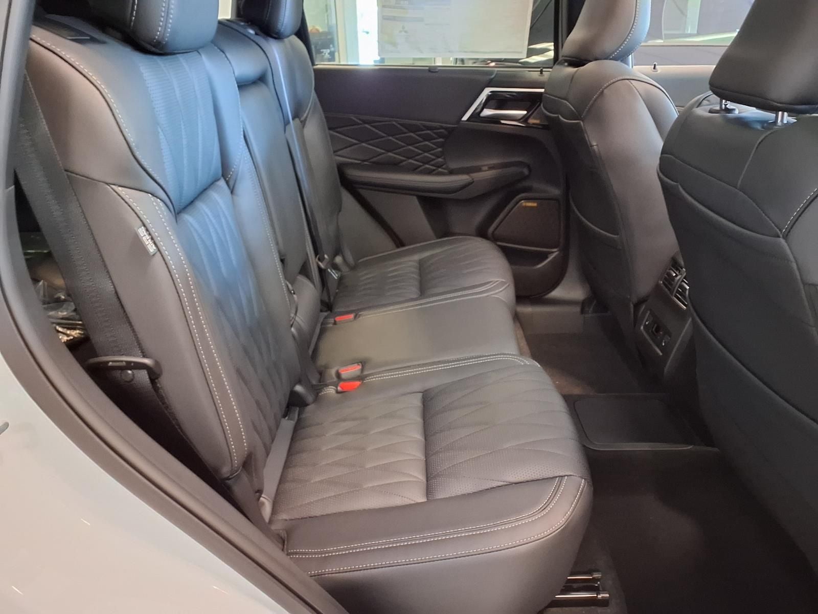 2026 Mitsubishi Outlander PHEV BLACK EDITION