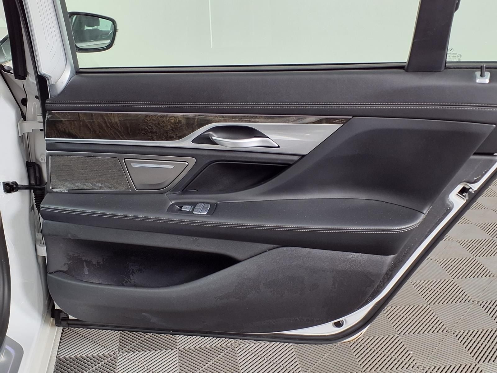 2022 BMW 7 Series 740i