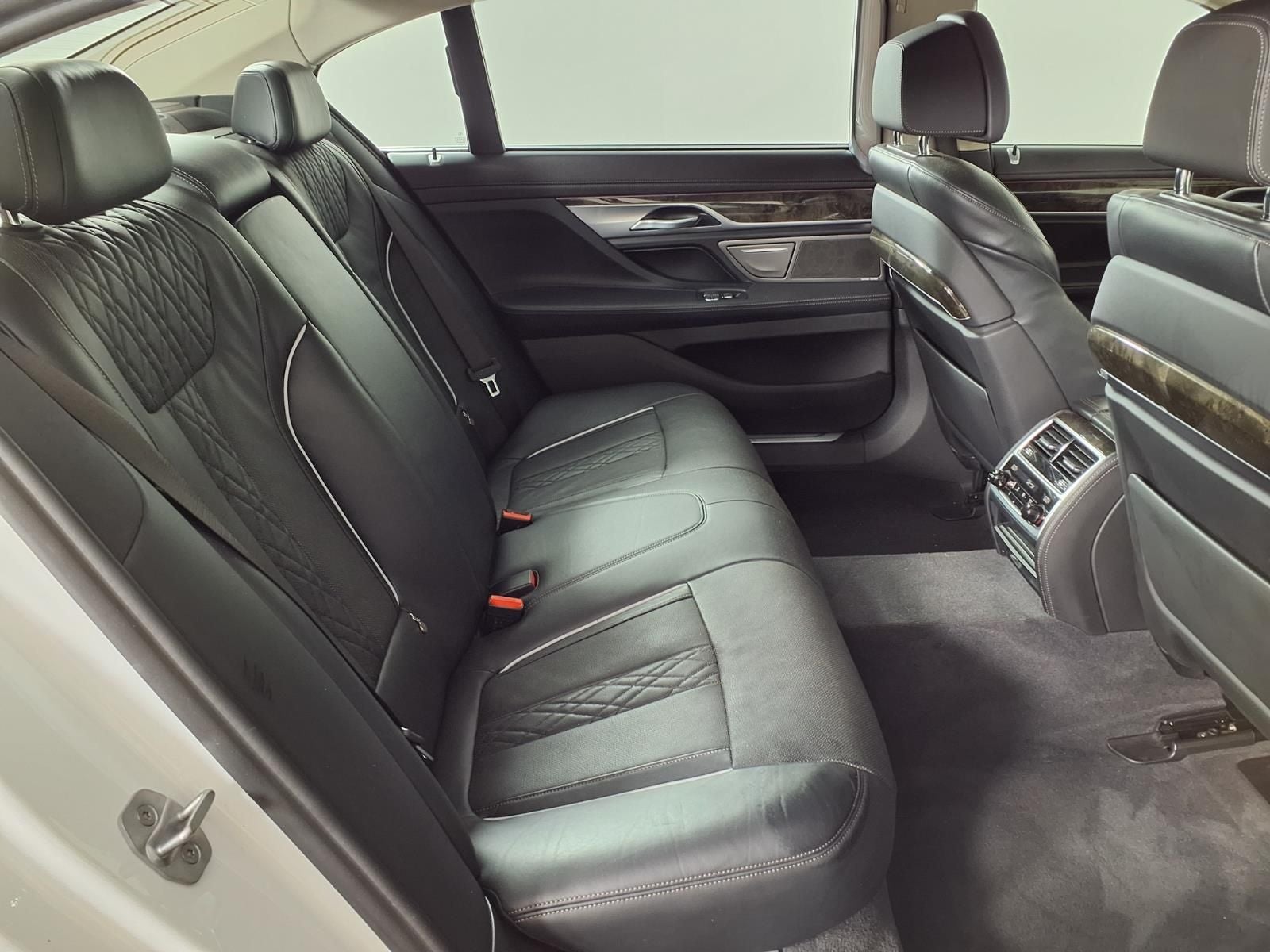 2022 BMW 7 Series 740i