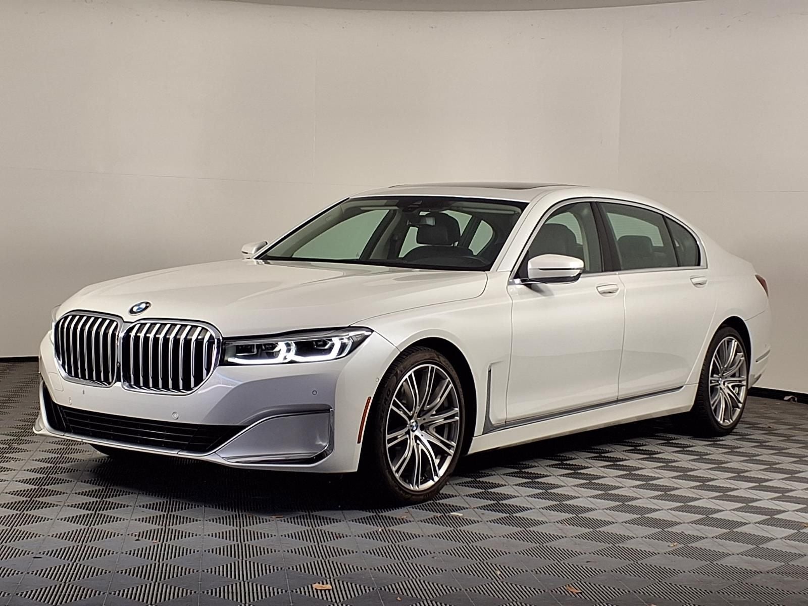 2022 BMW 7 Series 740i