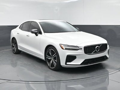 2021 Volvo S60 Recharge Plug-In Hybrid T8 R-Design Expression