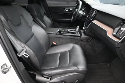 2021 Volvo S60 Recharge Plug-In Hybrid T8 R-Design Expression