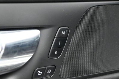 2021 Volvo S60 Recharge Plug-In Hybrid T8 R-Design Expression