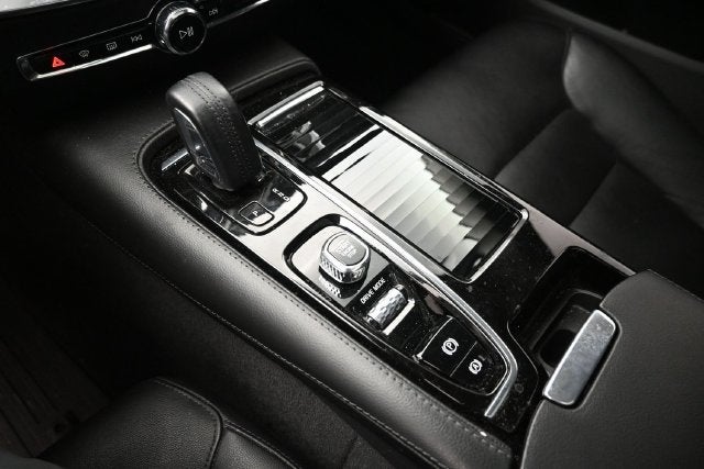 2021 Volvo S60 Recharge Plug-In Hybrid T8 R-Design Expression