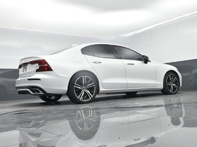 2021 Volvo S60 Recharge Plug-In Hybrid T8 R-Design Expression