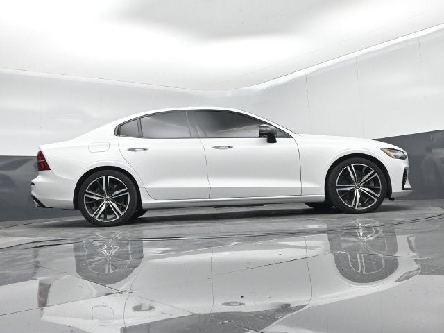 2021 Volvo S60 Recharge Plug-In Hybrid T8 R-Design Expression