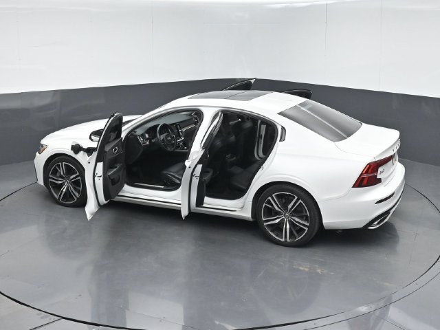 2021 Volvo S60 Recharge Plug-In Hybrid T8 R-Design Expression
