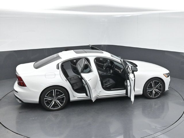 2021 Volvo S60 Recharge Plug-In Hybrid T8 R-Design Expression