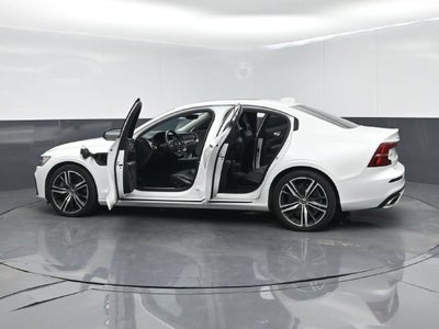 2021 Volvo S60 Recharge Plug-In Hybrid T8 R-Design Expression