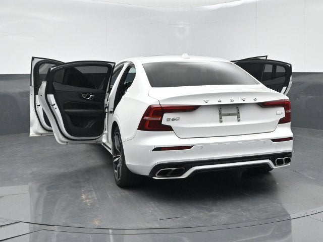 2021 Volvo S60 Recharge Plug-In Hybrid T8 R-Design Expression