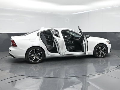 2021 Volvo S60 Recharge Plug-In Hybrid T8 R-Design Expression