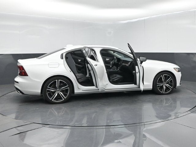 2021 Volvo S60 Recharge Plug-In Hybrid T8 R-Design Expression