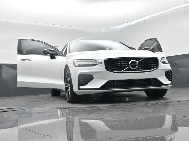 2021 Volvo S60 Recharge Plug-In Hybrid T8 R-Design Expression
