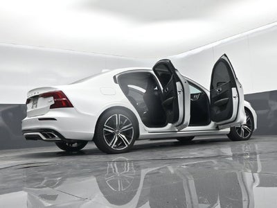 2021 Volvo S60 Recharge Plug-In Hybrid T8 R-Design Expression
