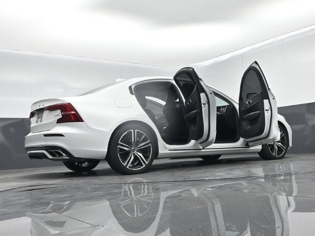 2021 Volvo S60 Recharge Plug-In Hybrid T8 R-Design Expression