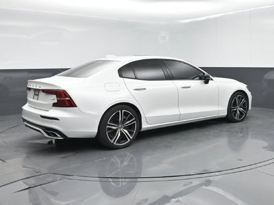 2021 Volvo S60 Recharge Plug-In Hybrid T8 R-Design Expression