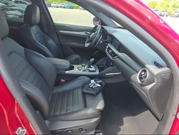 2023 Alfa Romeo Stelvio Veloce AWD